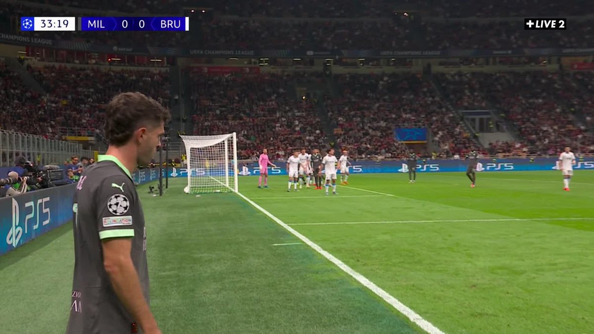Le corner rentrant de Christian Pulisic 🇺🇸 ! ☄️ 1-0 pour l’AC Milan désormais en supériorité numérique face à Bruges. ❤️🖤 🎥 CANAL+ Foot