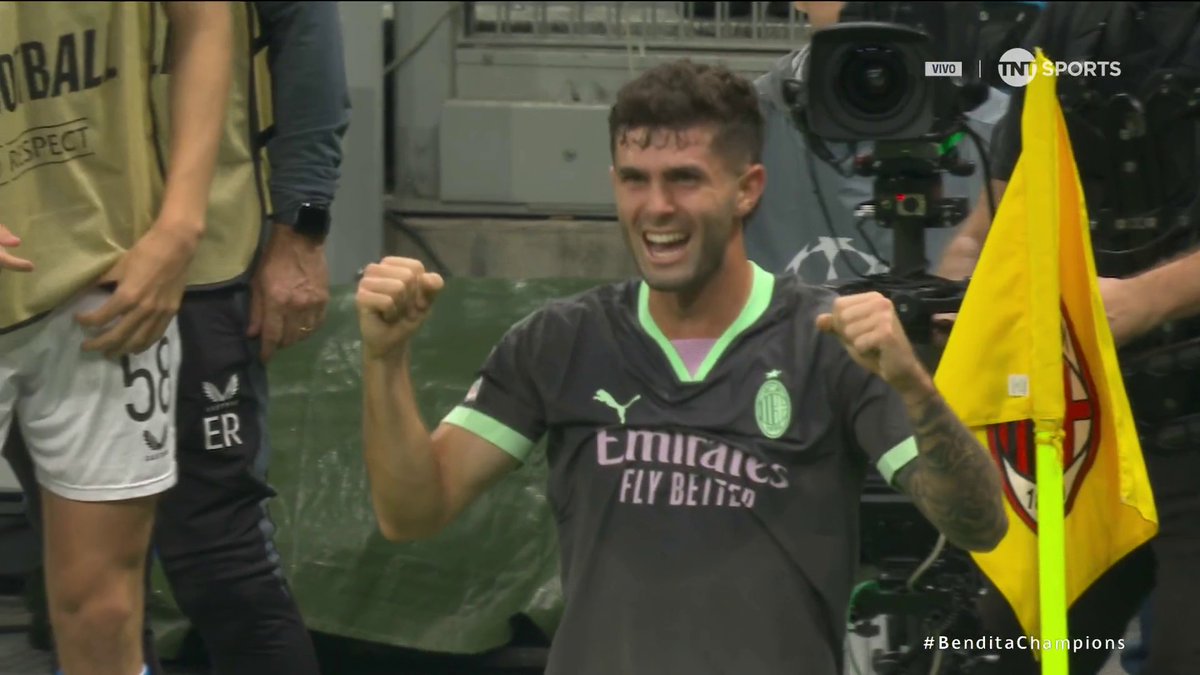 En algún momento existió la comparación con Hirving Lozano 🇲🇽. Hoy en día no hay ni punto de comparación entre uno y otro. Christian Pulisic es todo lo que los mexicanos quisiéramos que fuera el ‘Chucky’. Solo uno de ellos es estandarte en su selección.🇺🇸🛡️