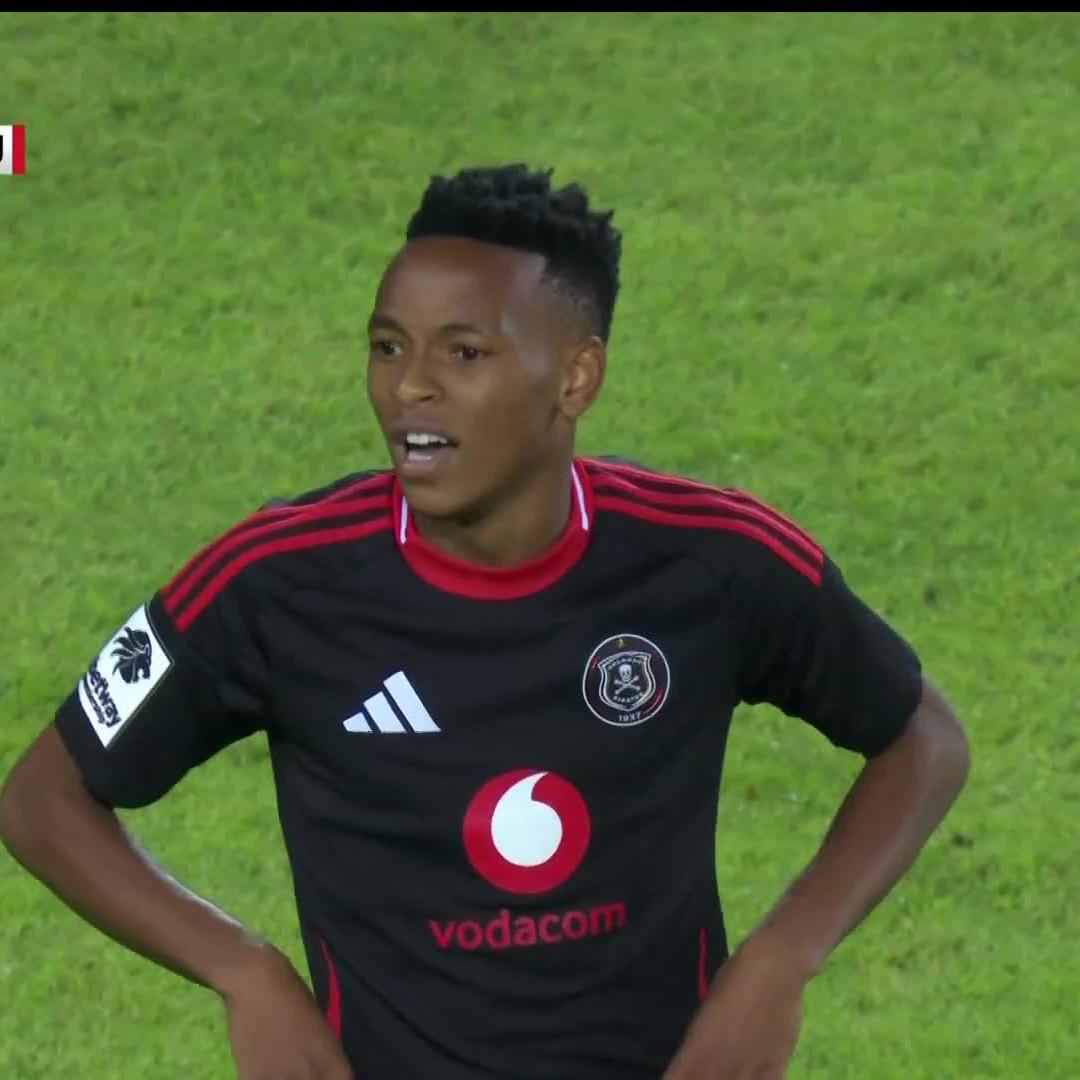 He's at it again 😂 Rele torments defenders 🤣👇 📺 Stream #BetwayPrem on DStv: Betway ZA