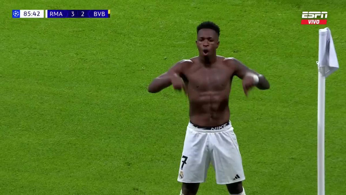 Vinicius coloca la frutilla del postre. Qué sublime unipersonal. A Real Madrid le tenés que hacer 27 goles para ganarle.