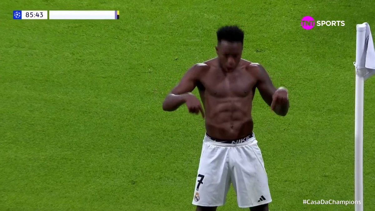 É O MELHOR DO MUNDO, NÃO TEM JEITO! SAIU DA DEFESA E MARCOU UM GOLAÇO NA CHAMPIONS! CRIA DO FLAMENGO PARA O MUNDOOOOOOOOOOOOOOOOOOOO!