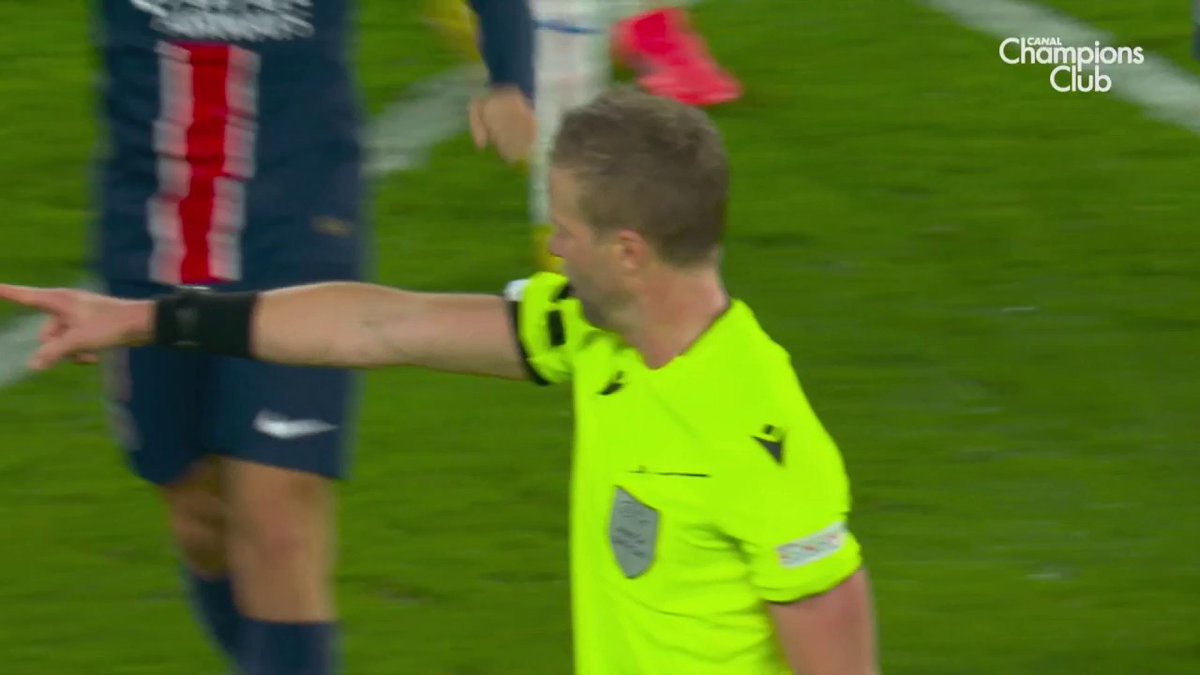 L’action du pénalty annulé au PSG ce soir ! ❌🔴🔵 Vos avis ? 🤔 🎥 CANAL+ Foot