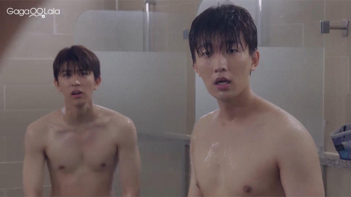 #EccentricRomanceEP3: Post-gym showers are essential for the muscles, but Seunghoon and Jay seem more focused on flexing their flirting skills. #EccentricRomance #기이한로맨스 | Every Thursday at 11 AM on GagaOOLala. ▶️LINK: