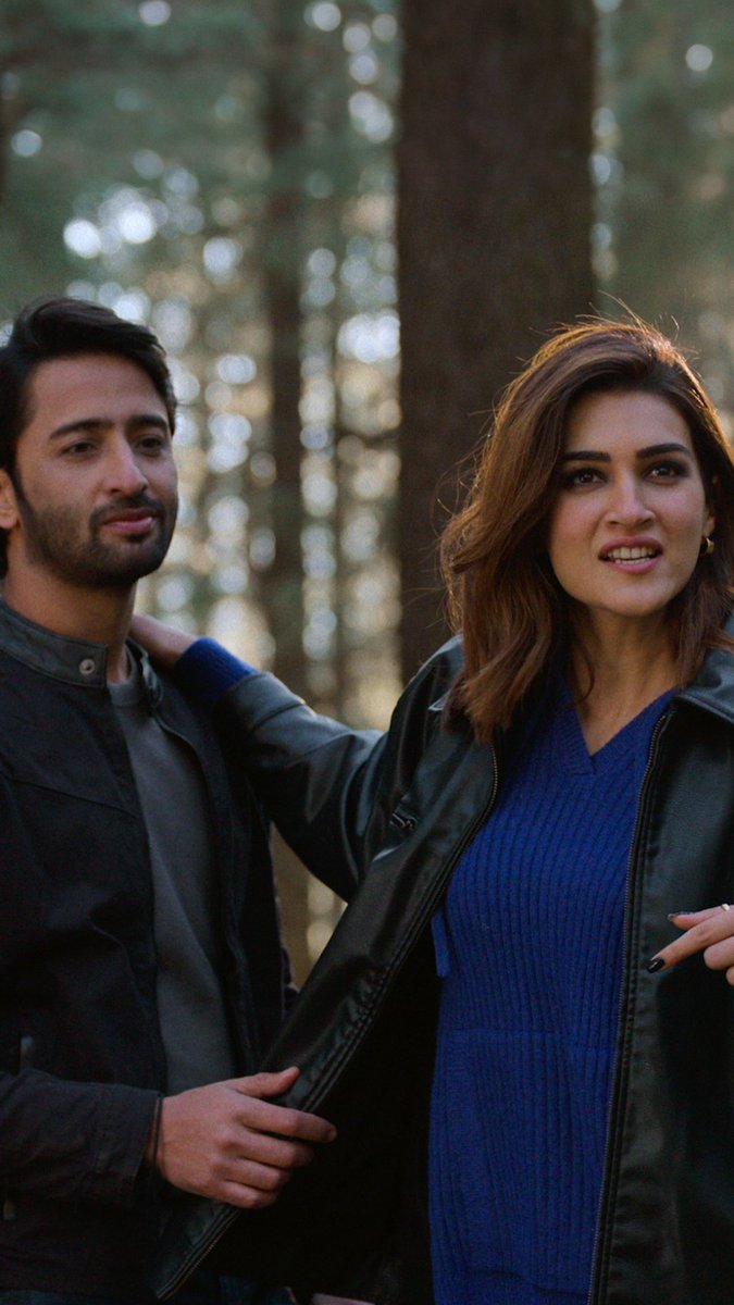 Shaayad ye pyaar hai, because this is on repeat 💖 Jaadu song out now! #DoPattiOnNetflix #Jaadu