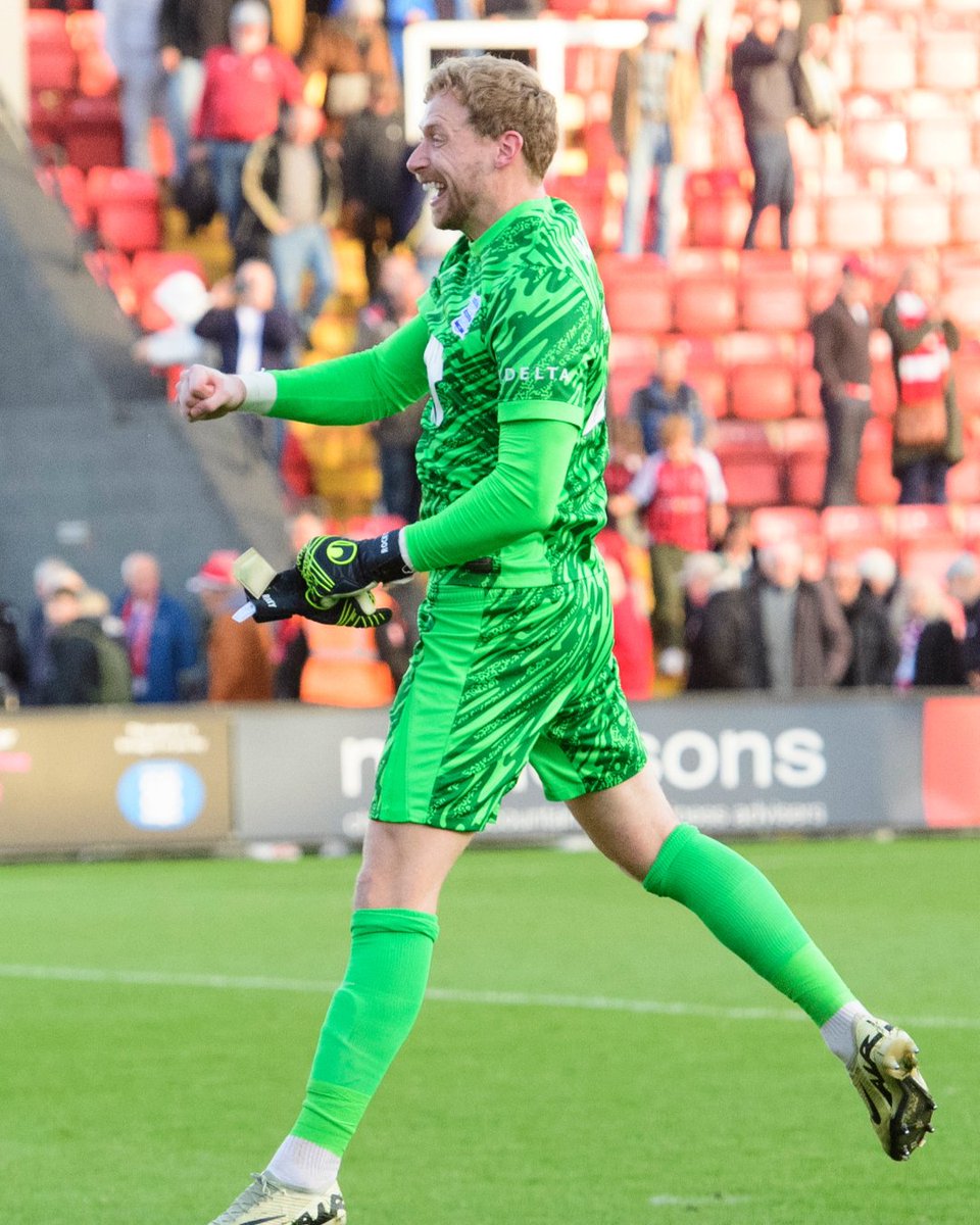 Don't underestimate the importance of 𝗧𝗛𝗜𝗦 save either. 👏 Super Ryan Allsop.