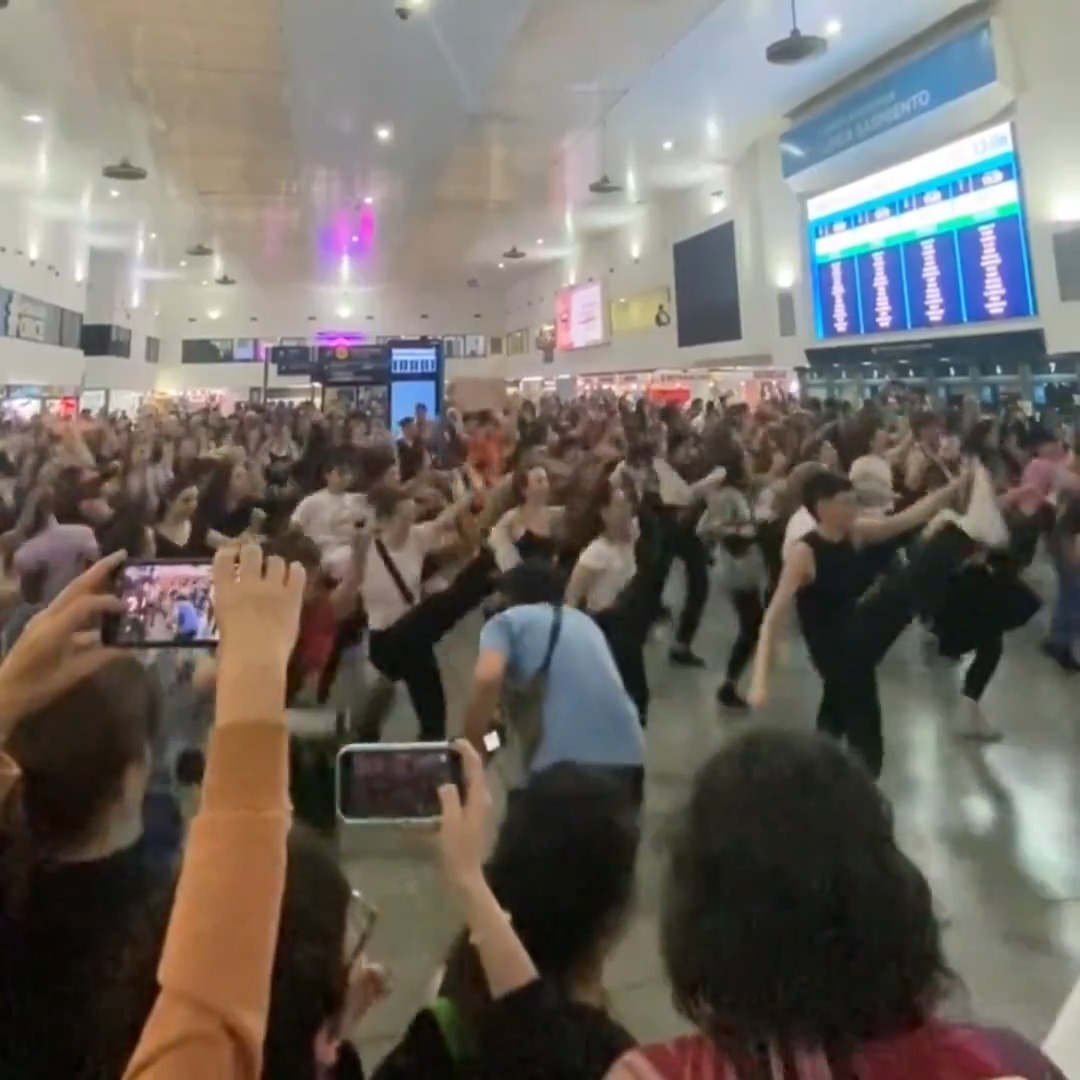 "Estación Once": Por este momento durante la protesta de la Universidad Nacional de las Artes