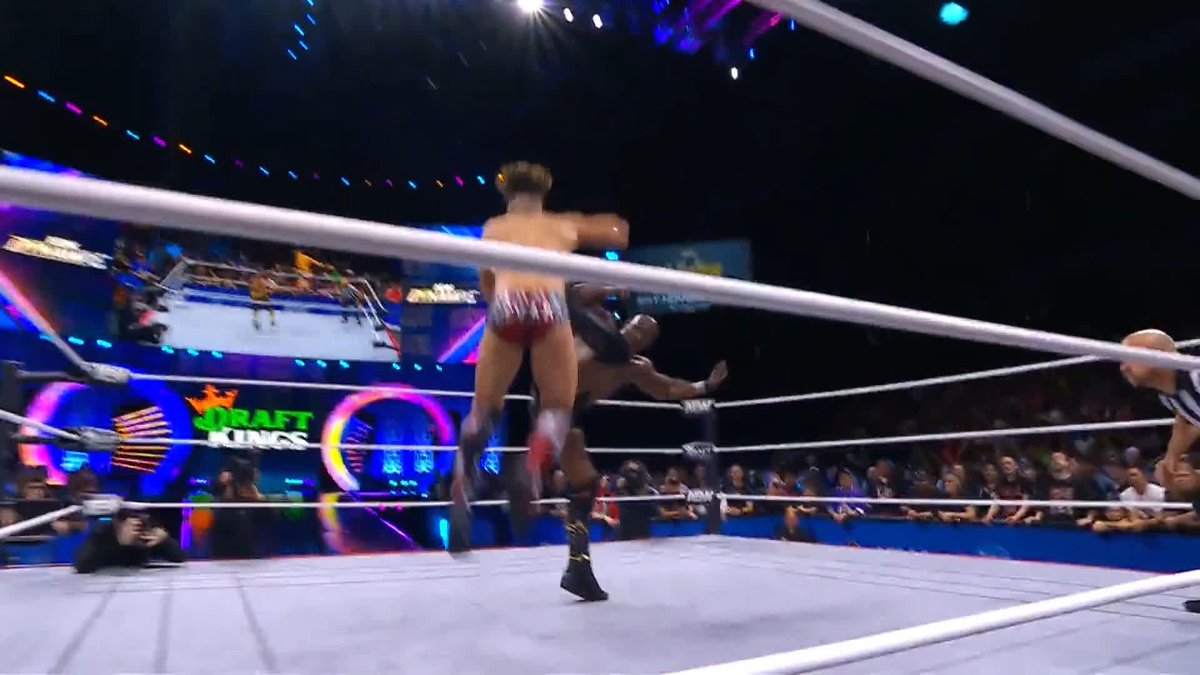 What a shot from Shelton Benjamin! Watch #AEWDynamite LIVE on TBS! Sammy Guevara | Shelton J. Benjamin