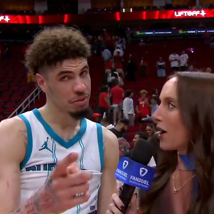 LaMelo Ball wishes LaVar Ball a happy birthday. 😂