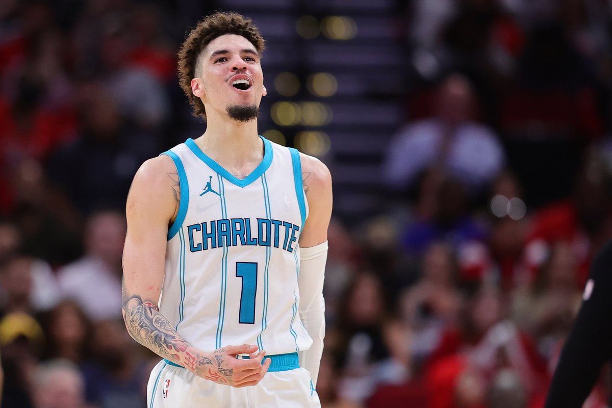 Ver jugar a LaMelo Ball a este nivel 🫠🥰 34 puntos 11 asistencias 8 rebotes ✨Pero no solo es el qué, también es el cómo. Fichaje de manual en el #NBAFAntasy:
