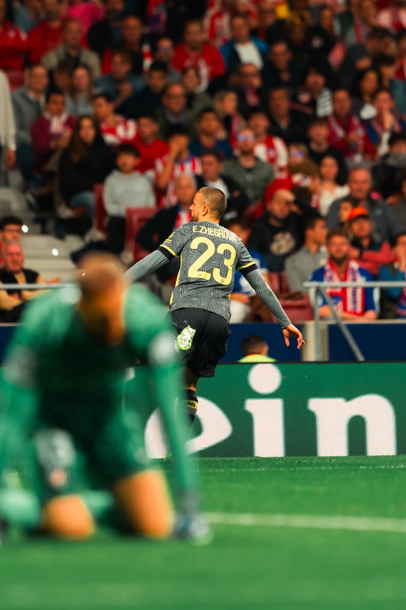 Le but d'Edon Zhegrova depuis le bord du terrain ๐๐ฅ