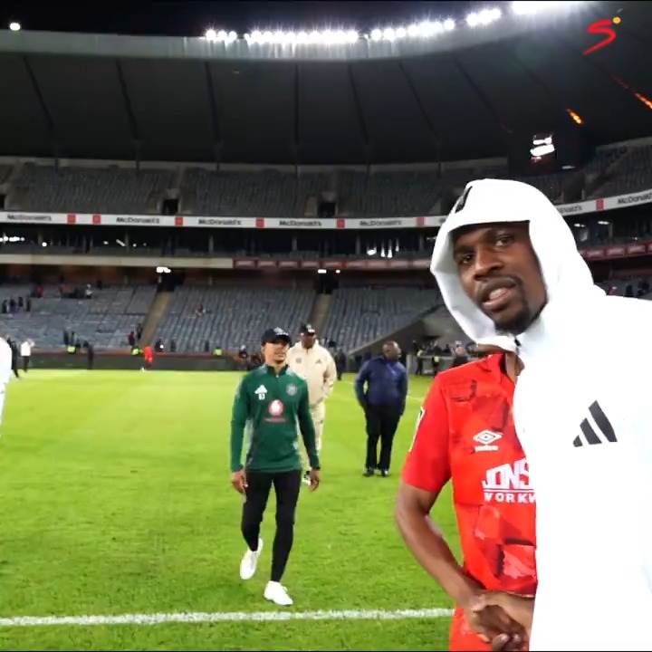 🎥 𝐏𝐎𝐕: Vincent Pule is about to do an interview, but his boys won't let him start without a little banter and laughter. Sandile Mthethwa's expression says it all 👀 #BetwayPrem | #SSFootball