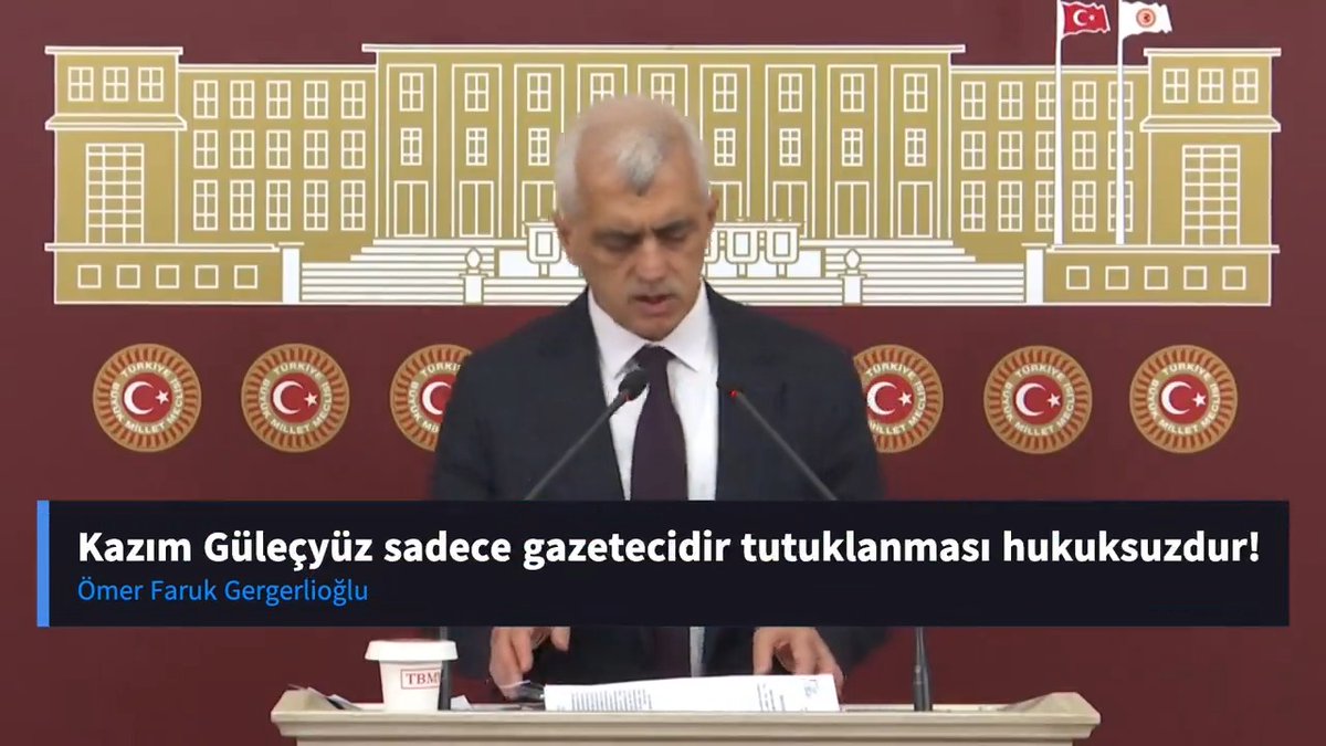 Peygamber Efendimiz Müslüman bile olmayan kişilerin cenazeleri geçerken ayağa kalkar, saygı duyarmış. “Niye saygı duyuyorsun? Bu kişiler Müslüman değil.” denildiğinde “Onlar artık bu dünyadan ellerini eteklerini çekmişler. Öte dünyada Allah'a hesap verecek kişilerdir." demiştir.