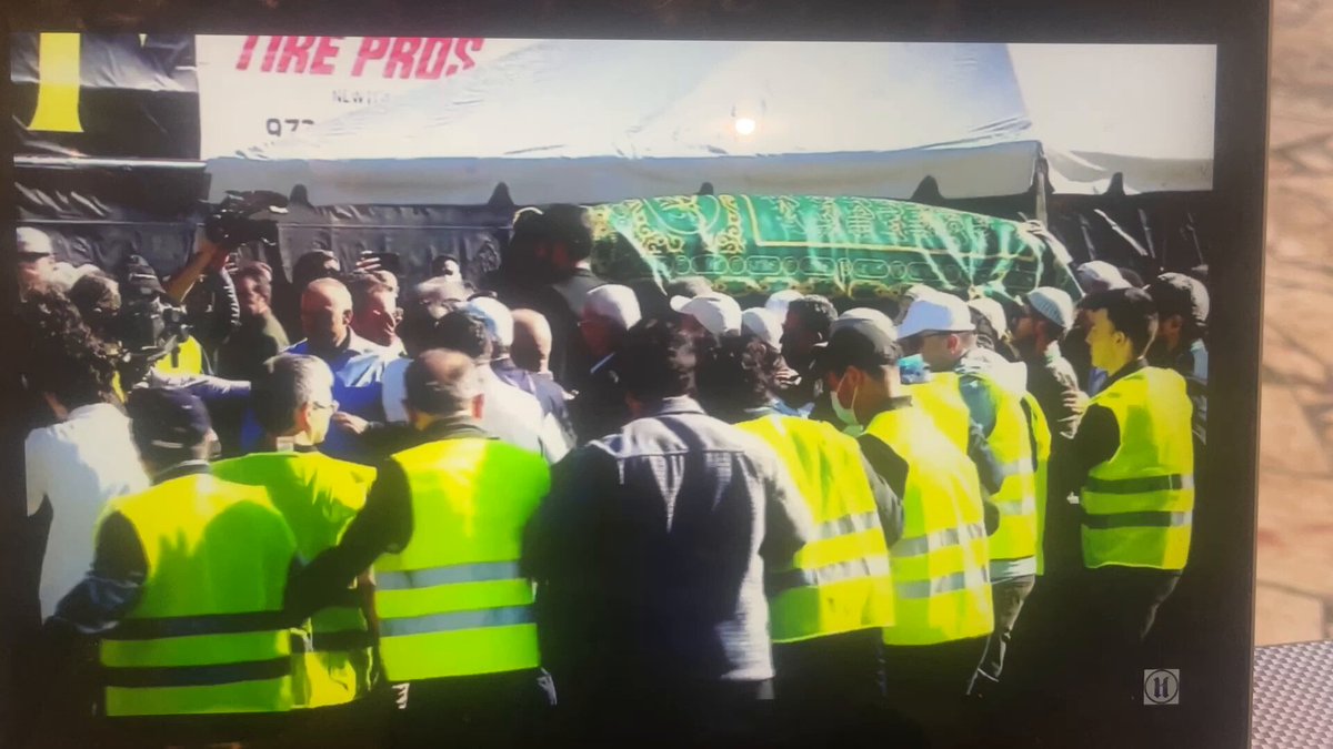 Hayat boyu milyonlarca insana, ölümü hatırlatıp onun da hayat gibi anlam ifade ettiğini anlatmış bir zatın ölümü, ölümü arkalamışların ölümü gibi olmuyor işte... Başka bir duygu bambaşka bir helecan, izahı zor bir heyecan barındırıyor.. Üzüntümüz kendisinin vefatından çok bu hatırlatışlarını tam olarak içselleştirememiş kendimiz için.. Hayatını inancıyla ciddi bir tutarlılıkla yürütmesine motive eden ölümle buluşması bizler için son vaazı oldu. #hocafendi #FethullahGulen