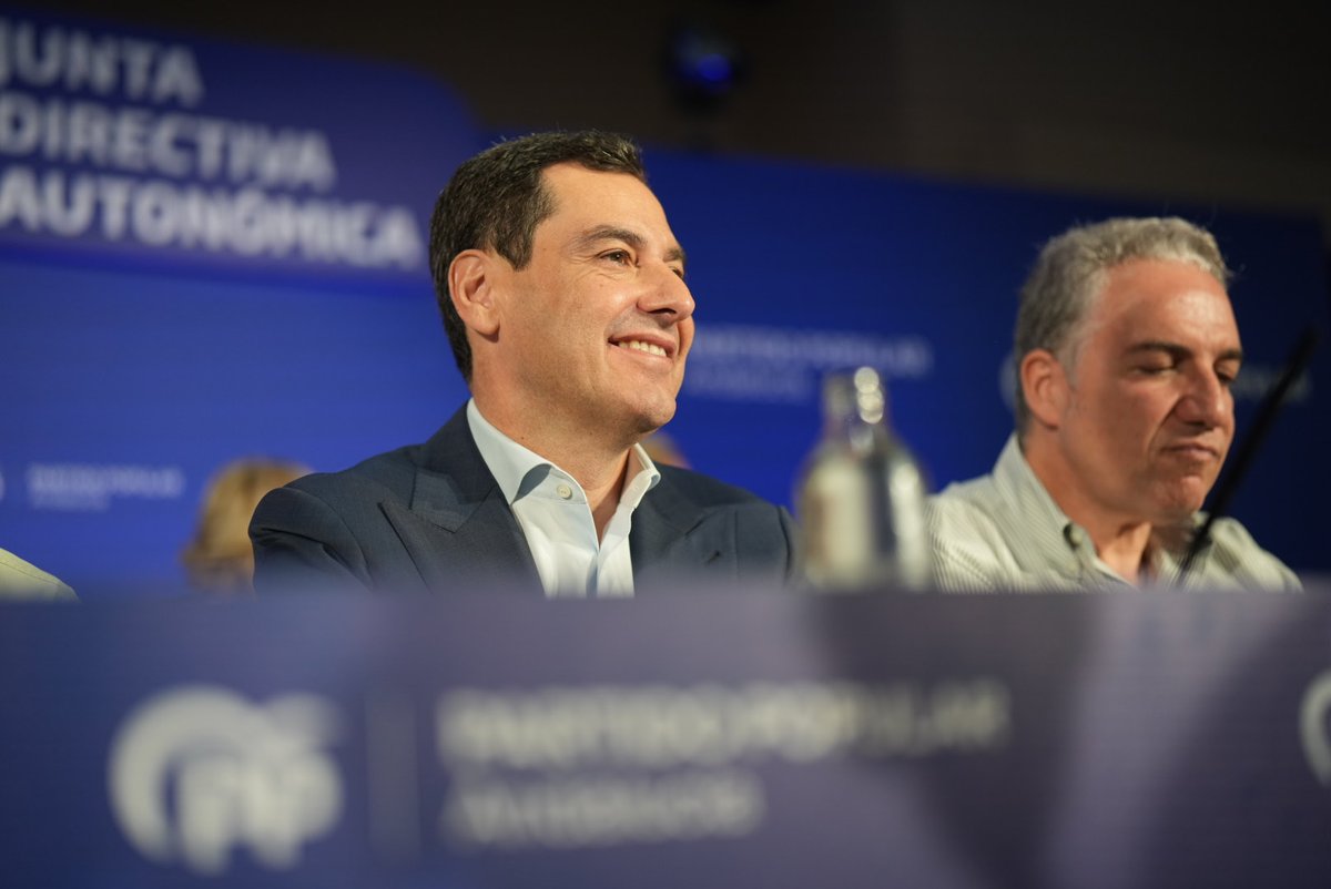 El politiqueo, el fango, el miedo y la mentira, para ellos. Nosotros a lo nuestro. El centro de nuestra actividad son los andaluces. Nos vamos a seguir dejando la piel para resolver los problemas que llevaban enquistados en #Andalucía 40 años. Podemos y vamos a hacerlo.