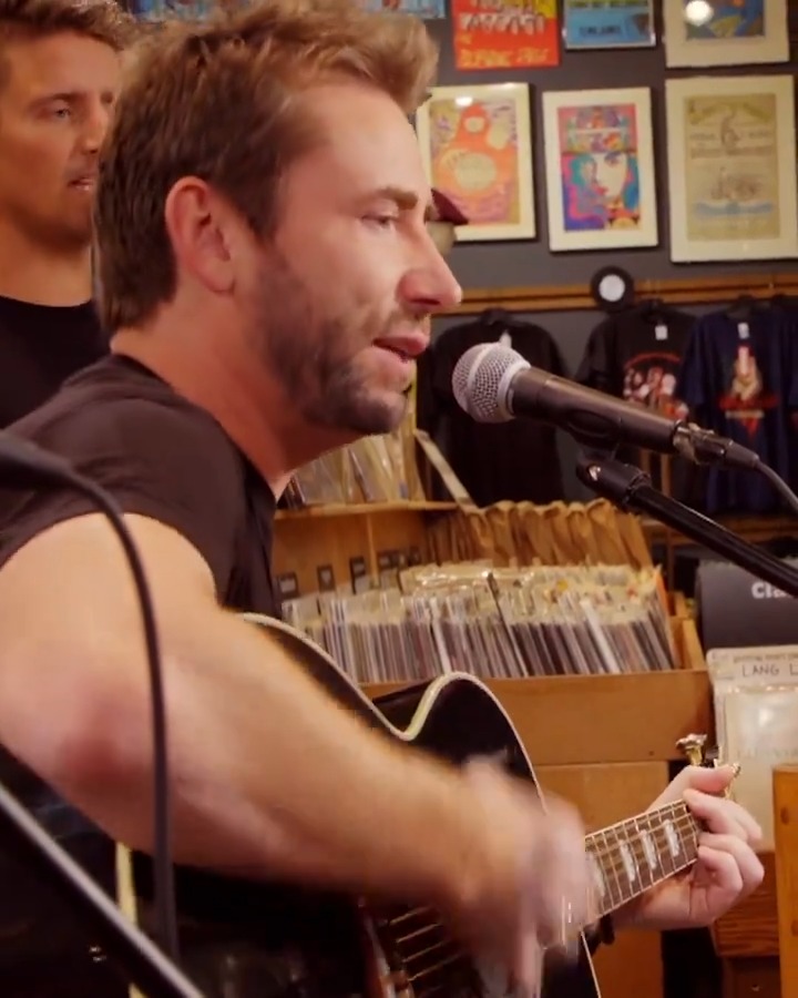 .Nickelback's Chad Kroeger teams up with Sammy Hagar for an acoustic performance of "Rockstar".