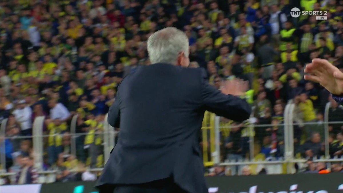 ANDRÉ ONANA. SENSATIONAL! 🤩 Jose Mourinho's reaction to this double-save sums it up... 📺 TNT Sports & discovery+ UK