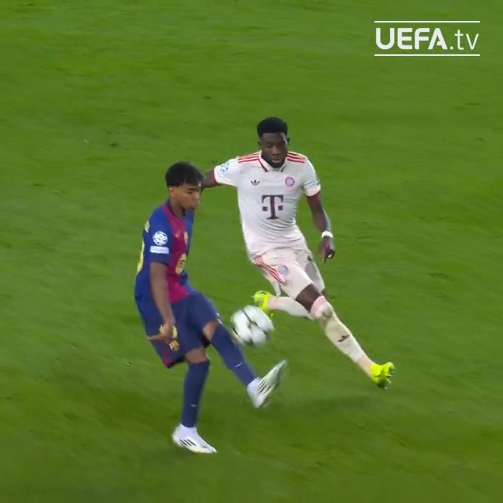 Lamine Yamal's first touch is unreal 🥵 #UCL