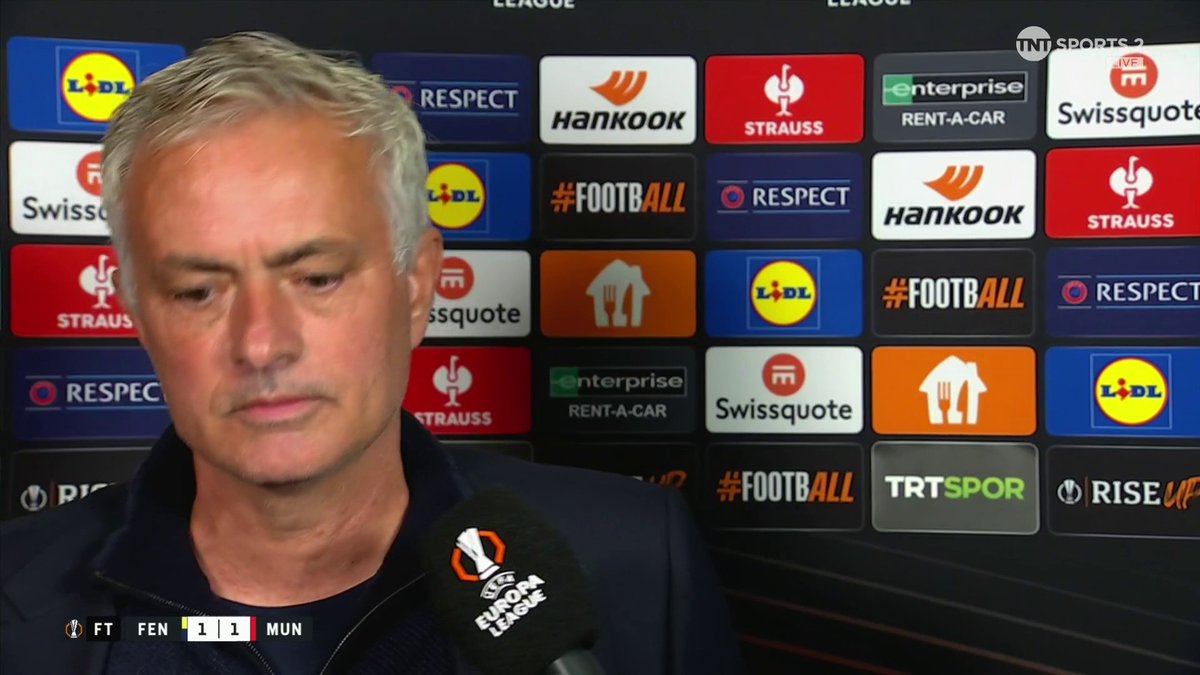 "At 100mph, he had one eye on the penalty situation… and one eye on my behaviour. That’s why he’s one of the best referees in the world.” A vintage Jose Mourinho interview 🍿🍿 🎙 Danny Jamieson