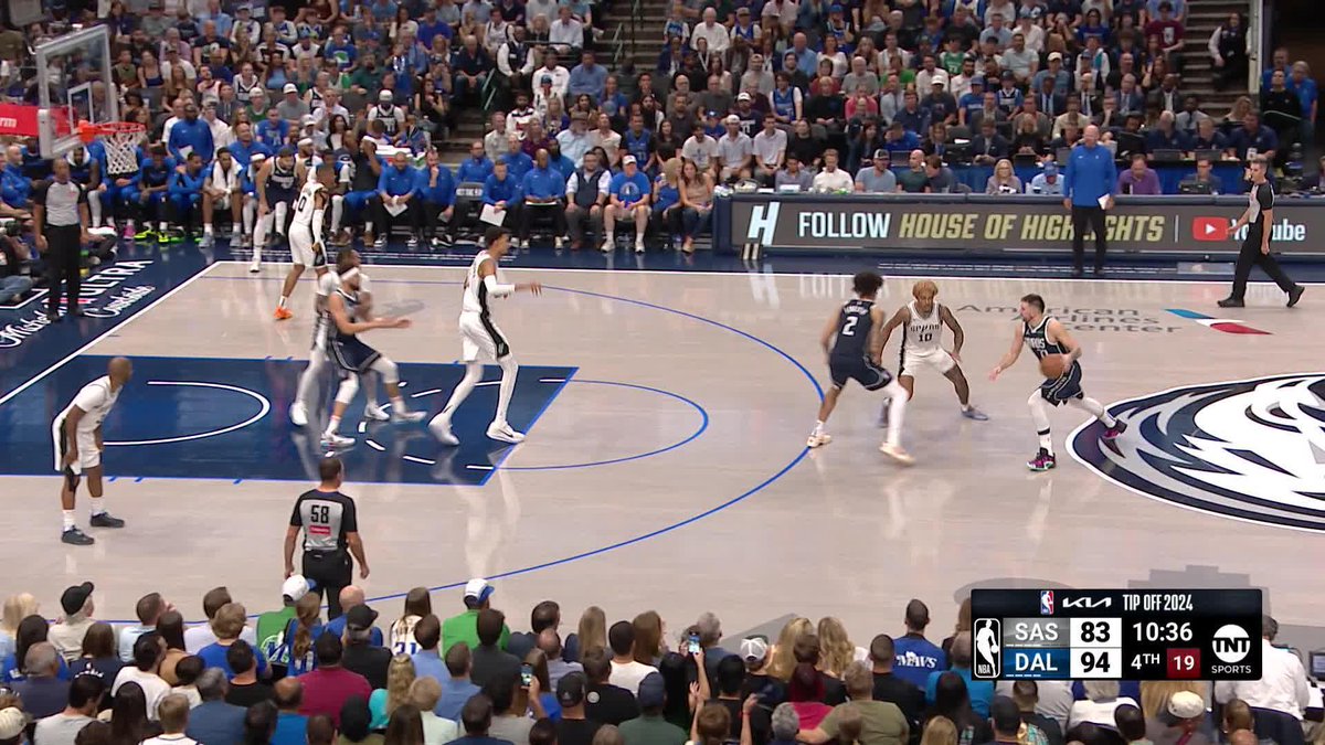Luka didn't even need to watch this Klay three go in ๐ค