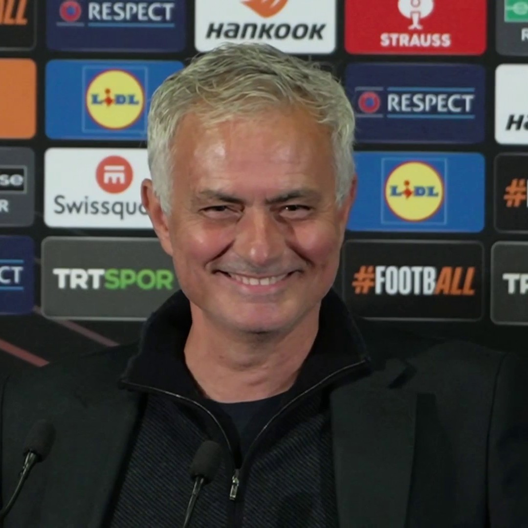 "We go for dinner tomorrow?" Jose Mourinho invites Gary Cotterill out for dinner 🍽️
