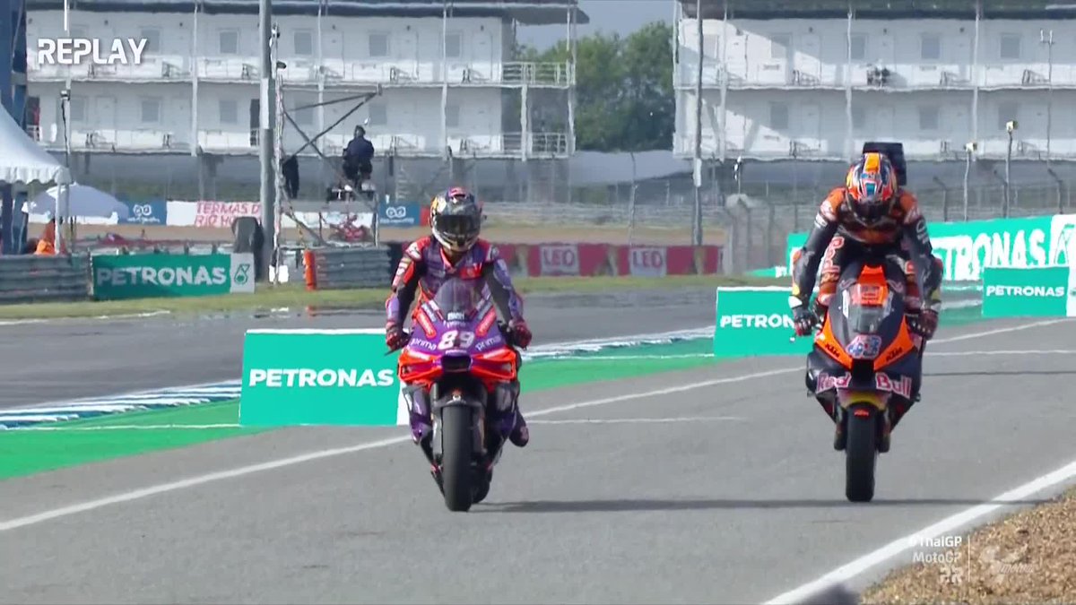 .Jorge Martín Almoguera: Watch this Jack Miller: Hold my Red Bull 😎 #ThaiGP 🇹🇭