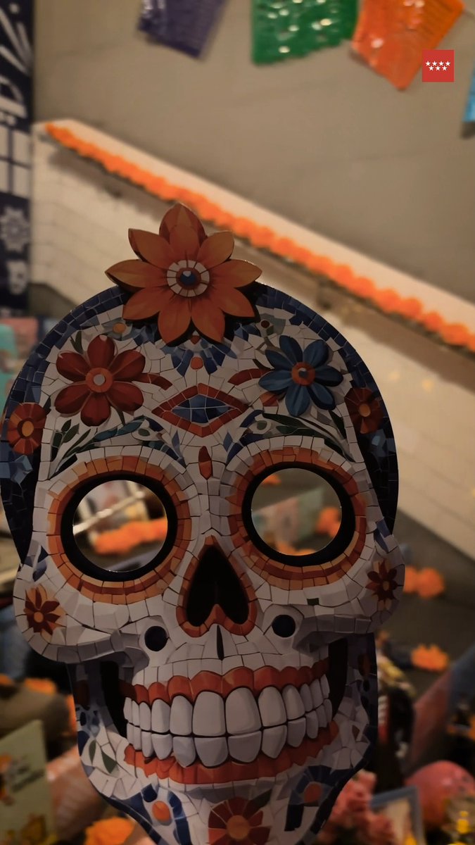 💀🌸 Este #DíaDeMuertos las catrinas viajan en Metro. #Halloween2024 #HalloweenEnMetro