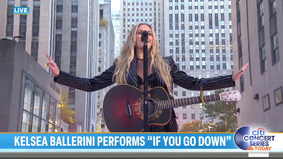 “are we feeling a little unhinged?!” — Kelsea Ballerini 🙂↕️ Sponsored by Citi. #CitiConcertSeries