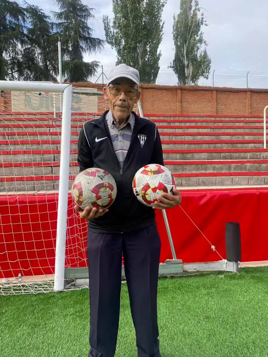 El utillero más veterano del fútbol madrileño. En el Román Valero de Usera. En el “Mosca”. Historias que merecen ser contadas por la radio. CDC Moscardó.
