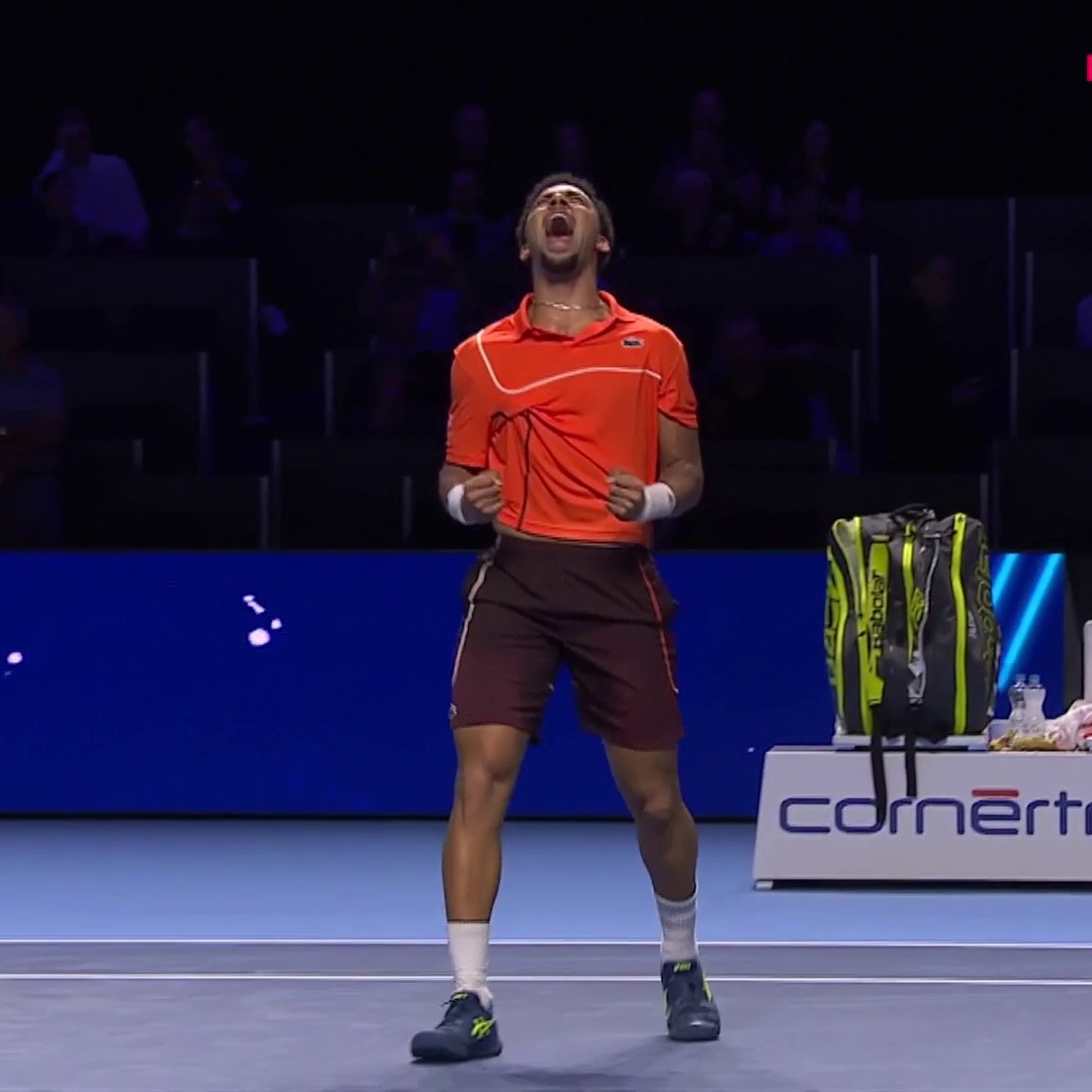 ๐๐ข๐ ๐ ๐ ๐จ๐ก ๐๐ฅ๐๐ก๐. Oh qu'elle est belle cette victoire d'Arthur Fils face ร Stefanos Tsitsipas ๐ #HomeOfTennis