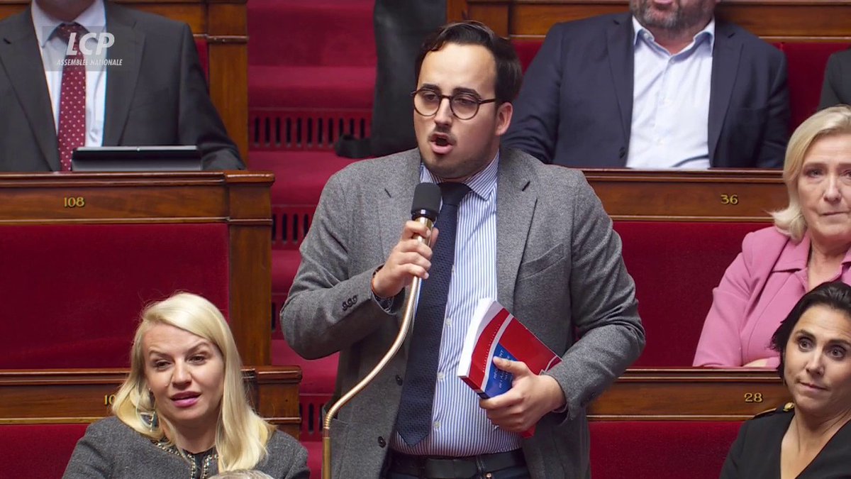 🔴ALERTE INFO Après avoir défendu le député qui achète de la drogue , Sandrine Rousseau fait un bras d'honneur en pleine séance à l'Assemblée Nationale au RN. Peu importe le député, à gauche, ce sont tous des racailles. La séance a été suspendue.