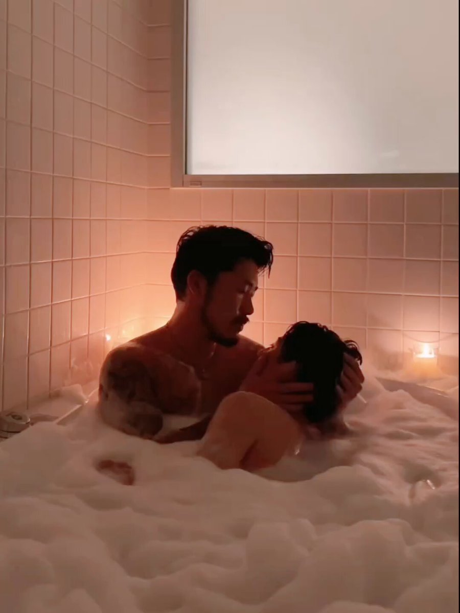 ý là em đang trong tâm thế hóng một vid Halloween cháy giường ấy các chị, kết quả là nhận được một chiếc bánh siêu ngọt tê cả răng 🥹💕🫶