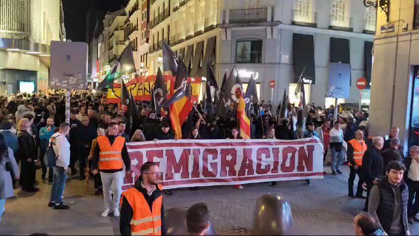 ¡No es inmigración, es una invasión! ¡Patria, Justicia, Revolución! Juventudes Falangistas de España
