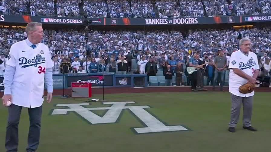 💙 La lomita de pitcheo siempre será tuya, Toro... ⚾ No hubo primer lanzamiento... Orel Hershiser y Steve Yeager le dan la bola a Valenzuela 👏 Enorme tributo a Fernando Valenzuela #MLBxESPN
