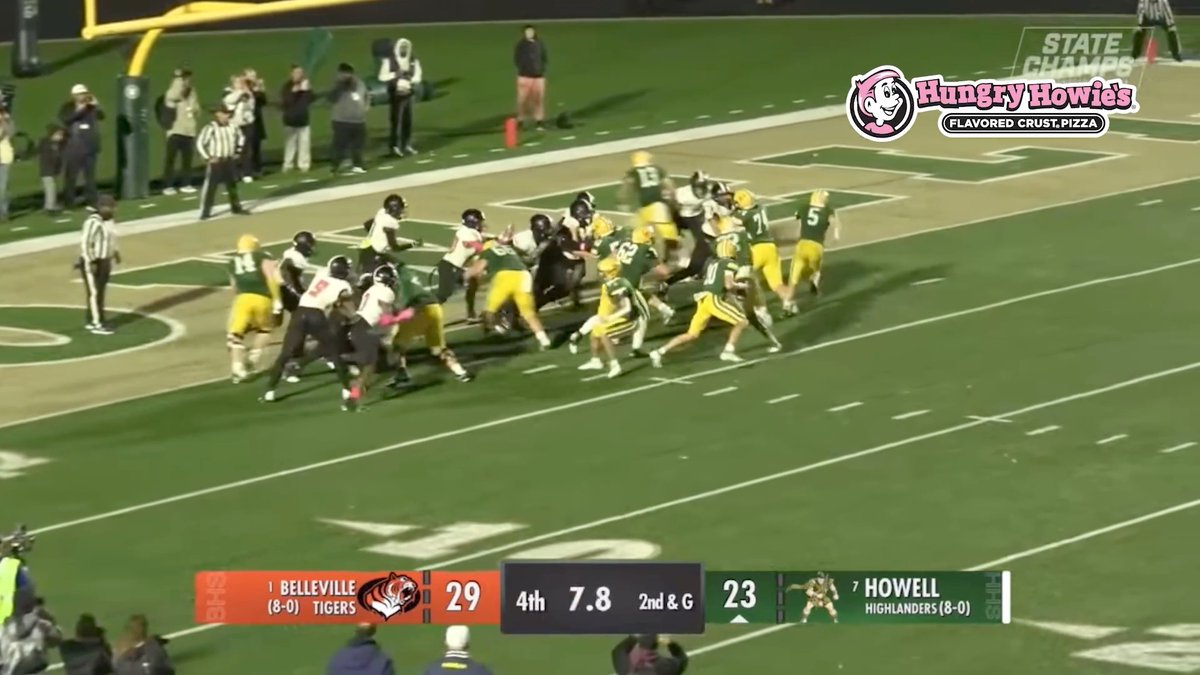 TOUCHDOWN HOWELL! With 8 seconds left Justin Jones catches the game winning TD! 30-29 Howell Final Delivered by Hungry Howie's 🍕