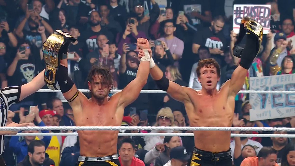 THE MOTOR CITY MACHINE GUNS ARE YOUR NEW WWE TAG TEAM CHAMPIONS!!! 🤯🤯🤯 #SmackDown