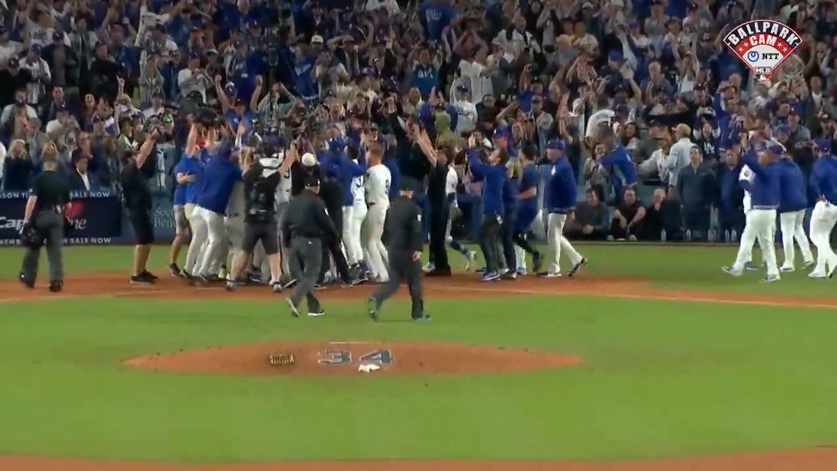 FREDDIE SENDS DODGER STADIUM INTO A FRENZY! ๐๐๐ NTT #BallparkCam | #WorldSeries