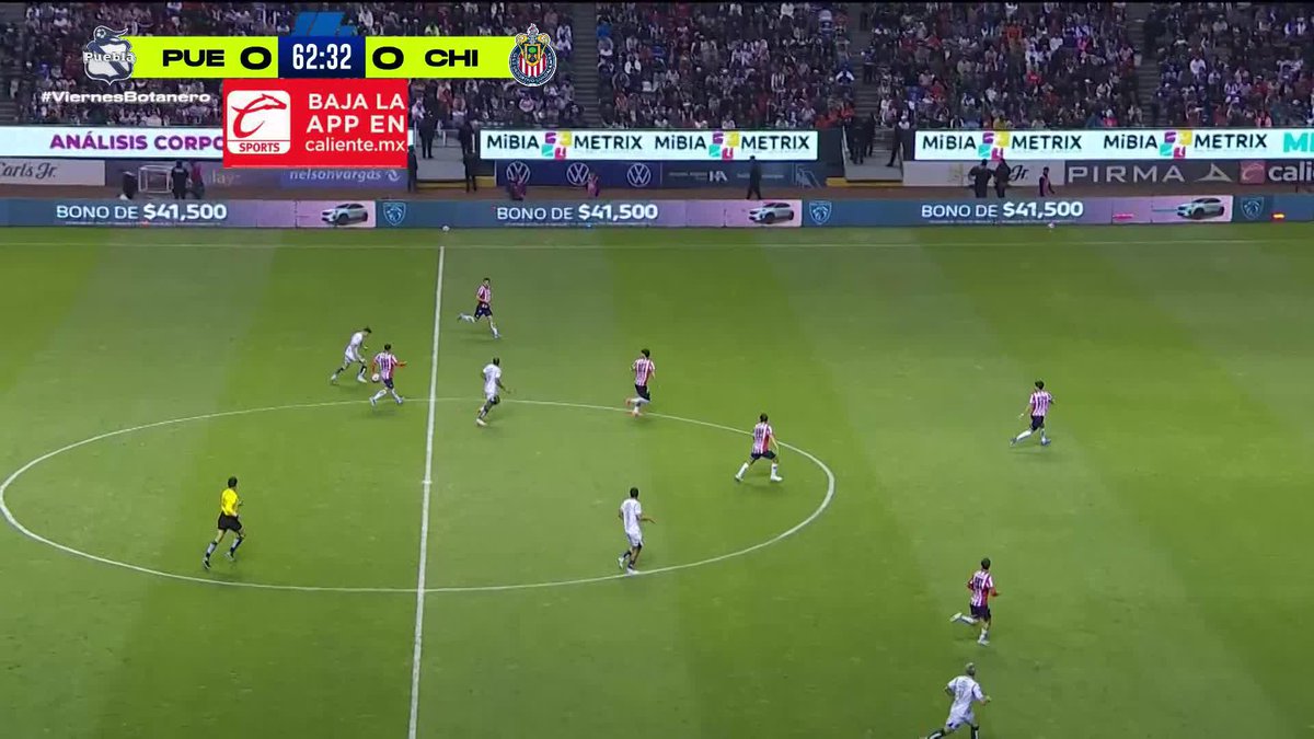 ¡GOOOL DE GÓMEZ! ⚽ Puebla abre el marcador con una gran jugada 🔝🔥 #MásAcciónMásDiversión #ViernesBotanero #PueblaVsChivas 🔥 Caliente Sports te presenta los mejores momentos mientras apuestas y ganas en #LigaMX 🔴 EN VIVO: