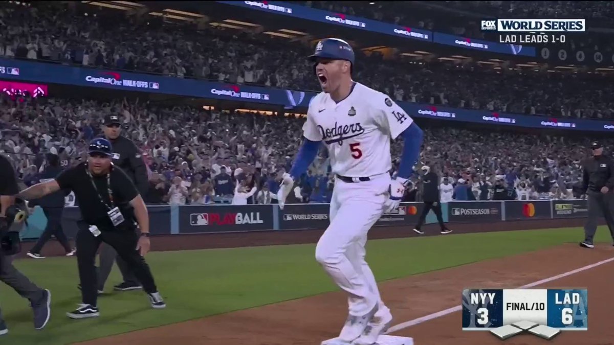 The Spanish call of Freddie Freeman's walk-off grand slam is absolutely incredible 🔊 (via FOX Deportes)