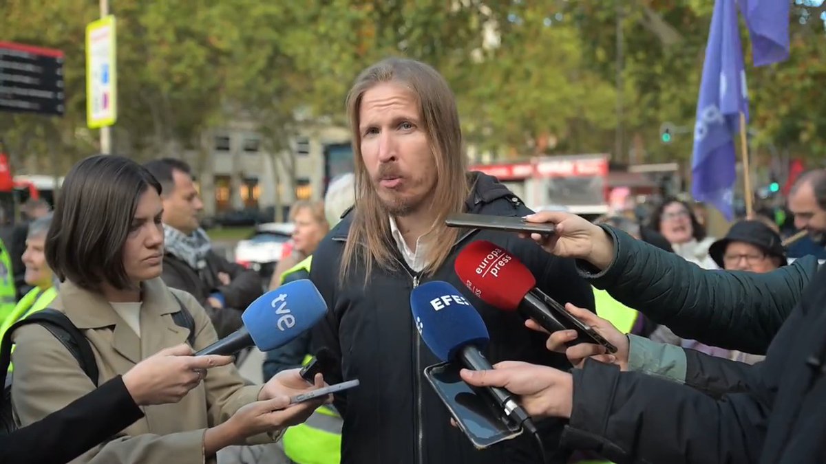 Tenemos que garantizar un sistema público de pensiones, gobierne quien gobierne. Las pensiones públicas, dignas y sin brecha de género son un derecho de todas y de todos, y deben ser blindadas en la Constitución. 🎥 Pablo Fernández