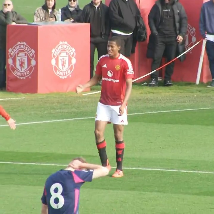 Chido Obi-Martin bagged a hat-trick inside the first 15 minutes of his United debut! 🤌✨ #MUFC || #MUAcademy