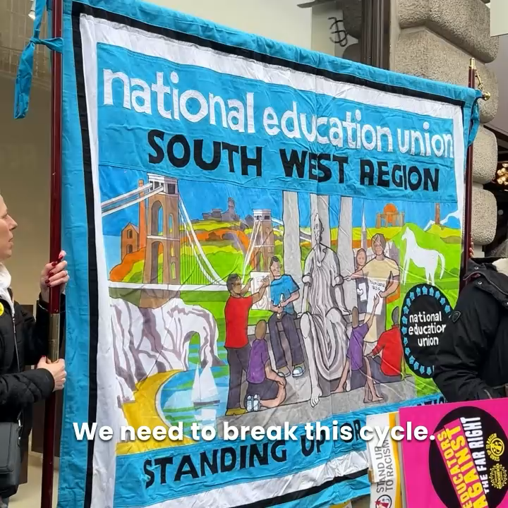“This is our chance to break the cycle.” Educators today attended the #StopTommyRobinson demo organised by Stand Up to Racism because they know that they can play a huge role in defeating the far right and helping pupils to show solidarity to each other and rejecting hate.