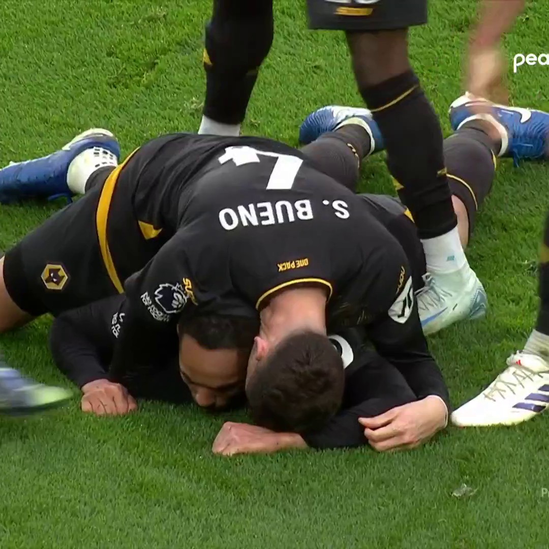 "WOULD YOU BELIEVE IT!?!?!" WHAT A TURN OF EVENTS. Wolves find an equalizer in the final moments after Brighton squandered a golden chance at the other end! 🤯