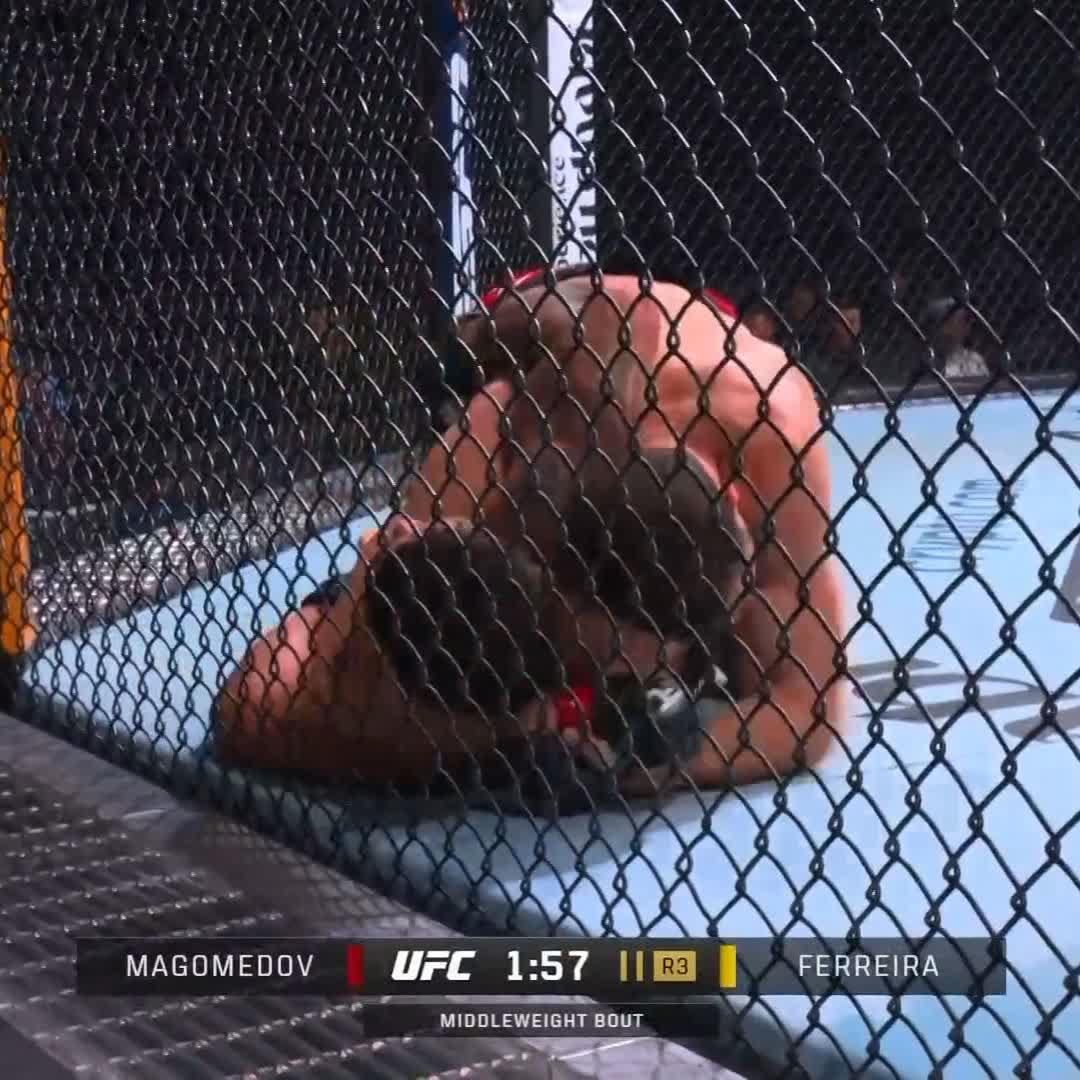 🚨🚨 ABUS MAGOMEDOV QUI SOUMET FERREIRA DANS LE 3ÈME ROUND.