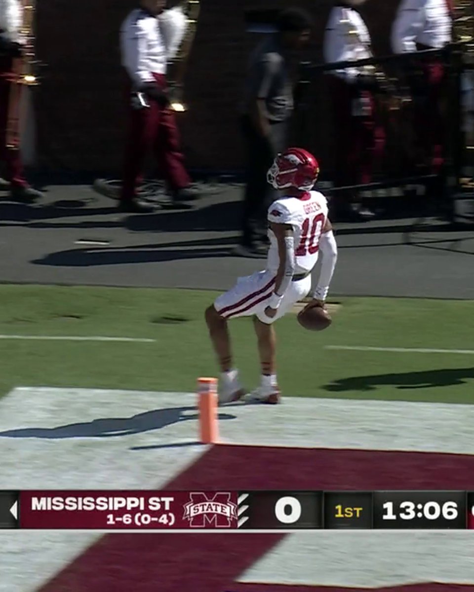He juked him 😳 Arkansas Razorback Football