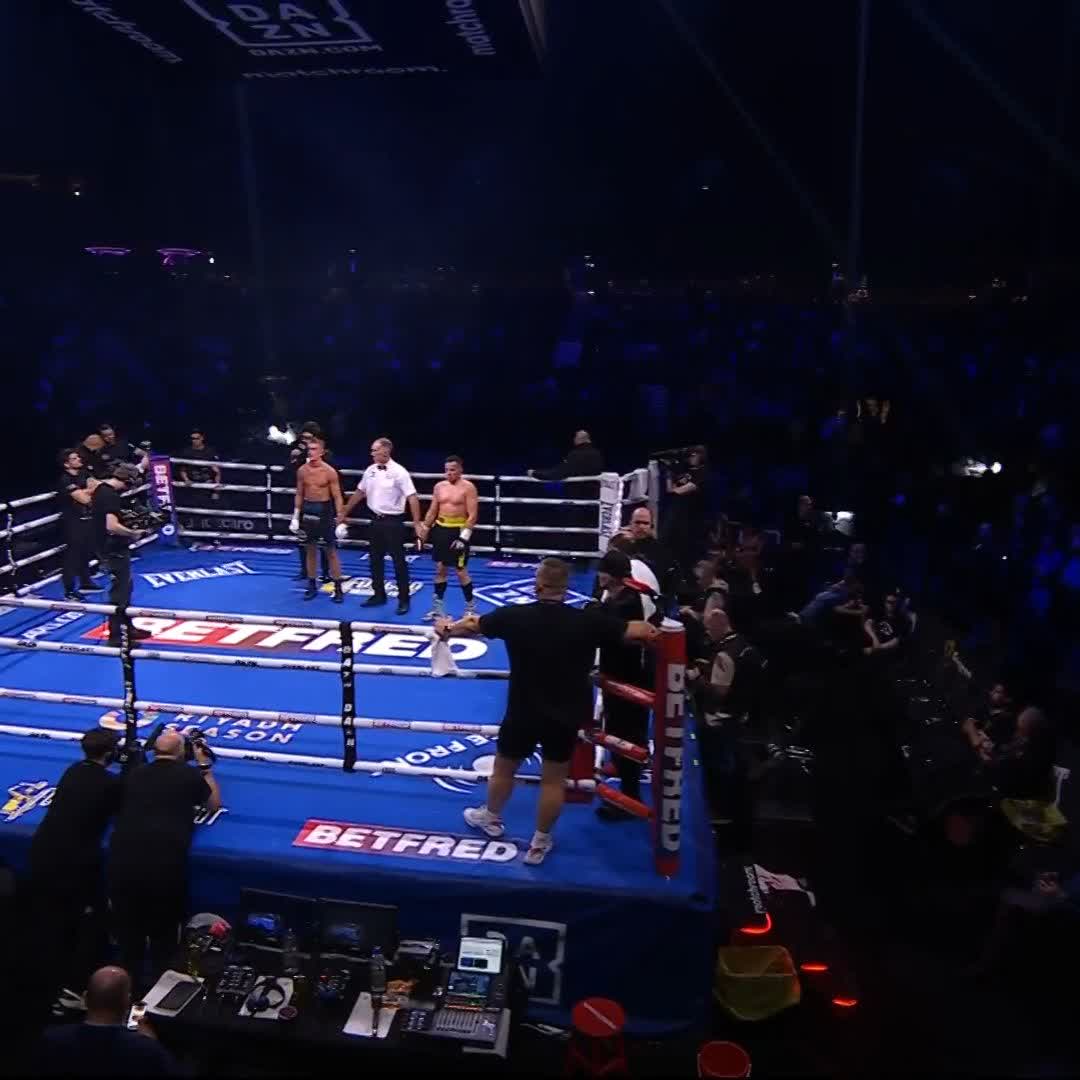 Five wins from five in 2024 for Ste Clarke 🙌 He defeats Mateusz Pawlowski on points 📝 60-54 #CatterallPrograis