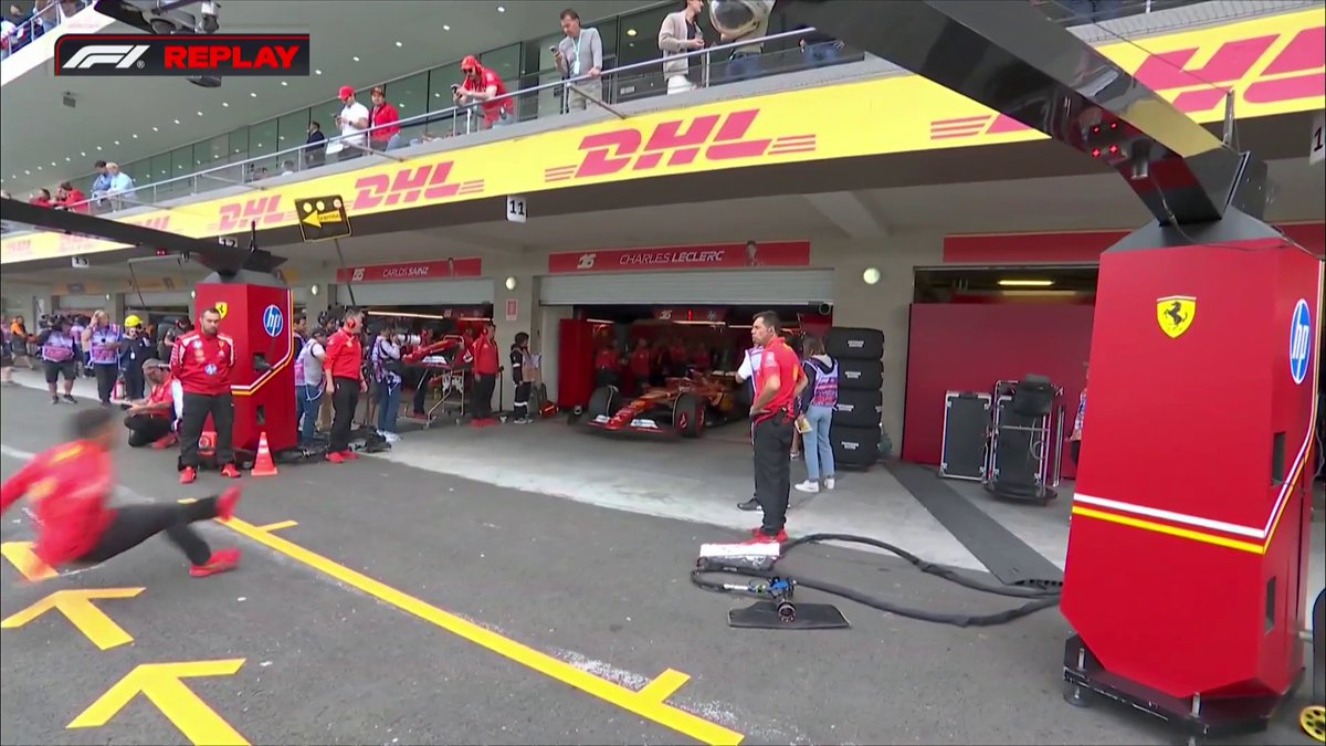 Kudos to this Ferrari mechanic for styling out this pit lane fall 😅
