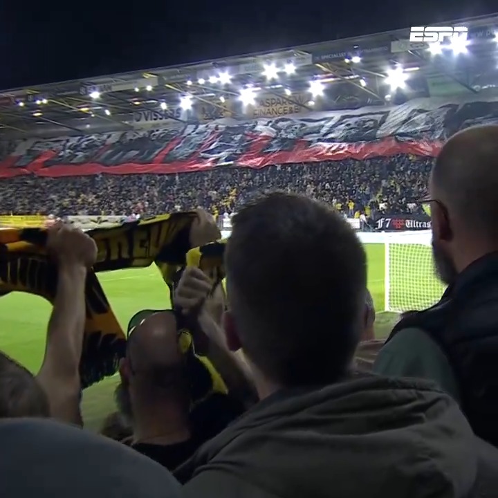 👏 Schitterende sfeeractie in het Rat Verlegh Stadion ter nagedachtenis aan de 80-jarige bevrijding van Breda door Polen 🇵🇱 #nacrkc