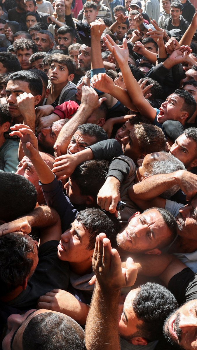 Displaced Palestinians in Gaza are desperate for food. Many queue for hours each day just to get some bread. The World Food Programme says it has been unable to reach those in need of essential aid: "Thousands in the north are completely cut off and face horrific conditions."