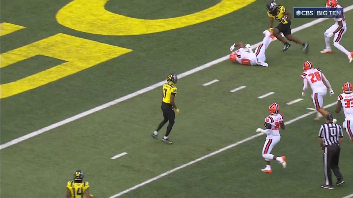 Noah Whittington bulldozed him 😳 Oregon Football 📺: CBS