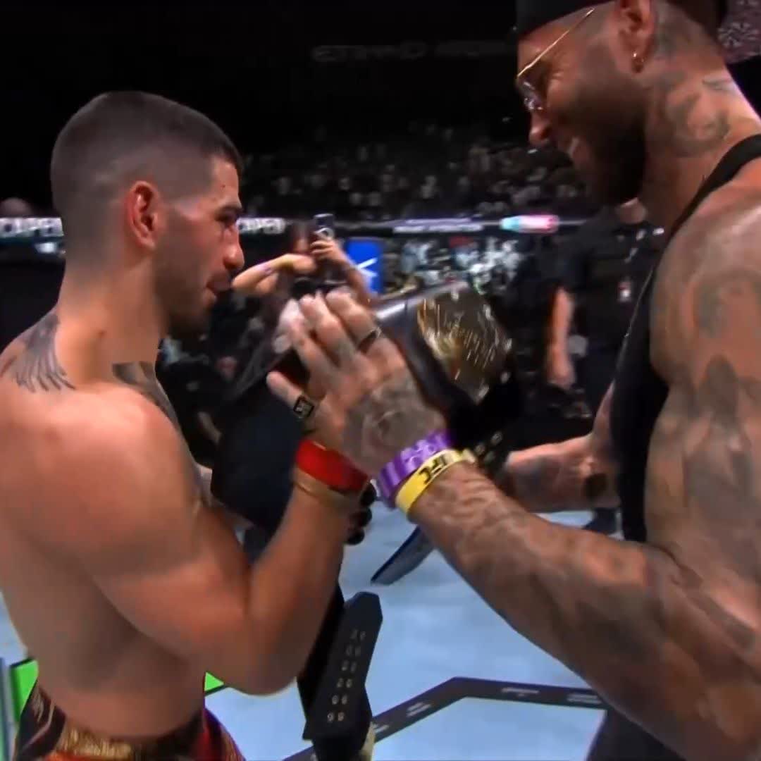 🏆🌹 Ilia Topuria permanece invicto! *🎉🏆 #UFC308